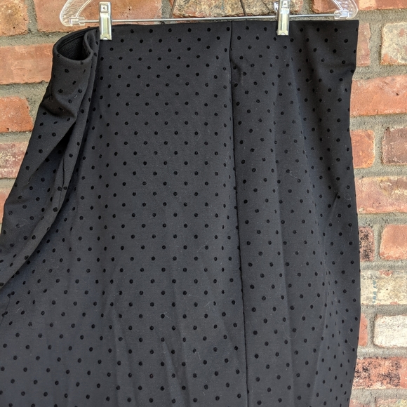 Old navy black stretchy pencil skirt with velvet - Picture 3 of 4